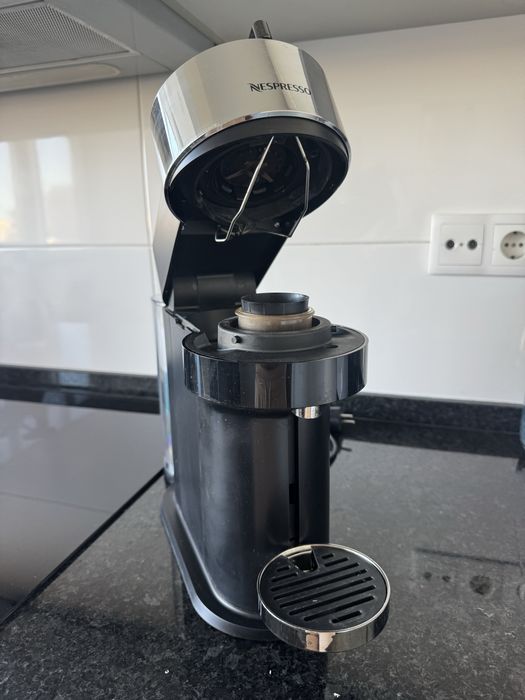 Máquina Café Nespresso Vertuo Next D Pure Chrome