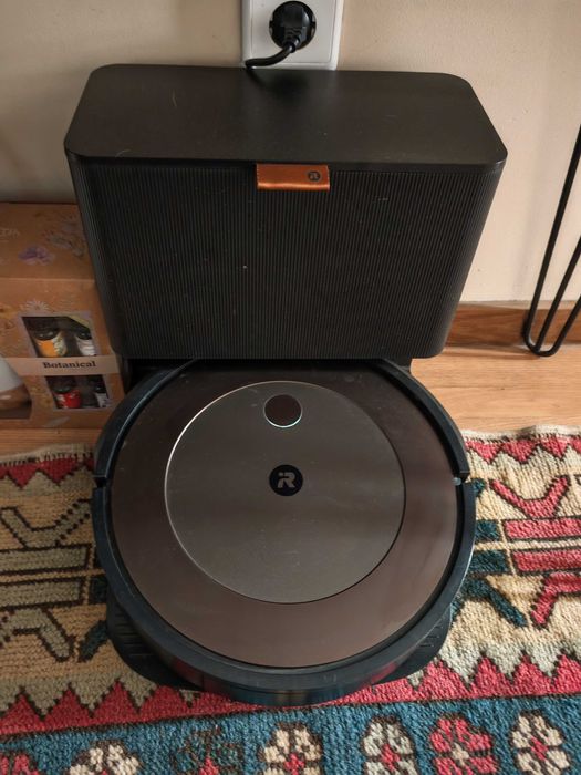 Aspirador Robot Roomba j9+ (Preto) - iROBOT