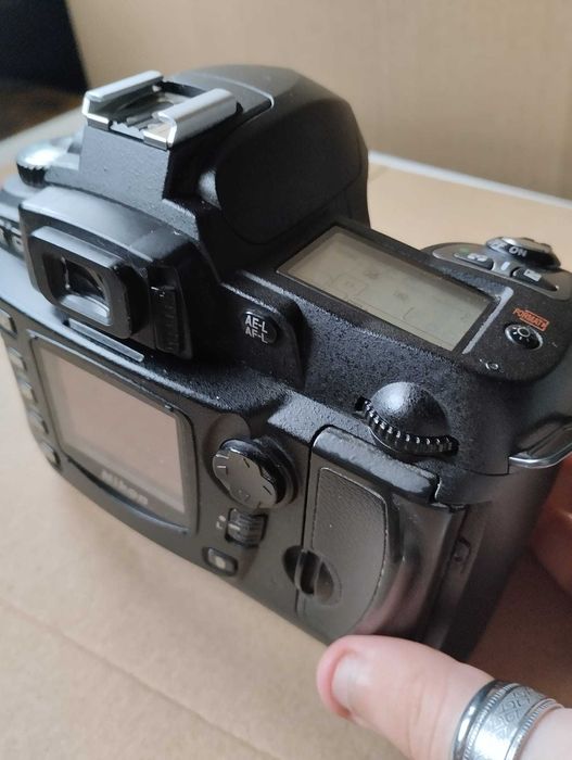 Nikon D70 with fewer than 14,000 shutter actuations64738499809155124