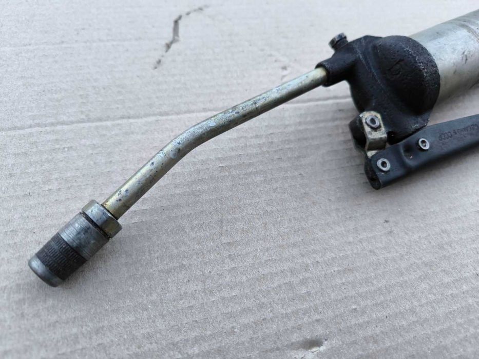 Шприц для смазки, тавотница