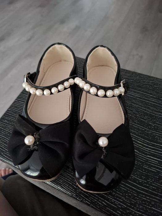 Дитяче взуття на дівчинку