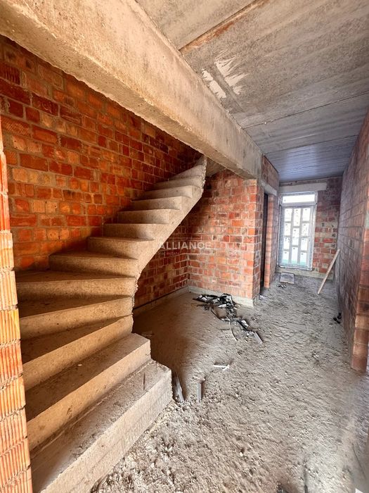 Дуже якісний таун за вигідною ціною !