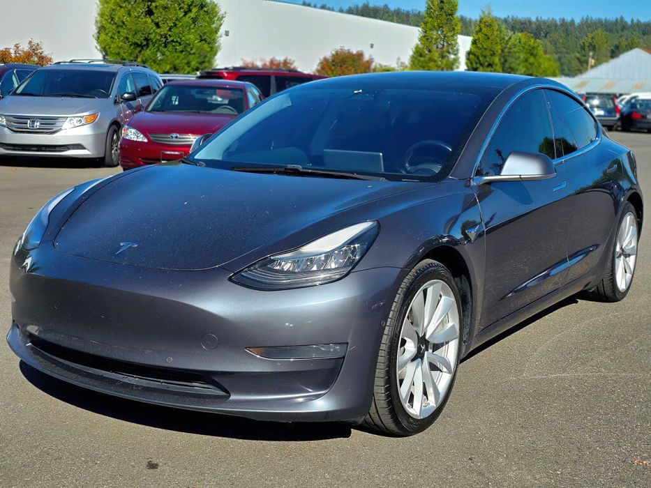Tesla Model 3 Long Range      2019