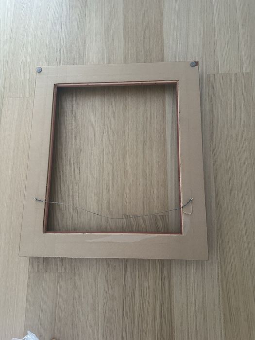 Moldura na cor prata e dourada