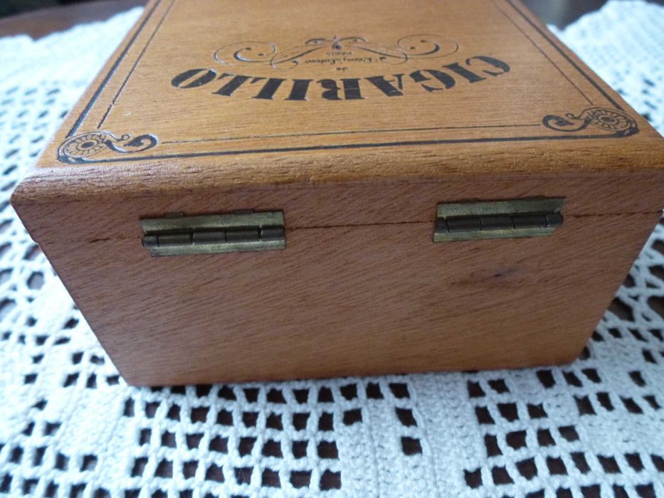 Caixa Cigarillo de Rémy Latour, vazia