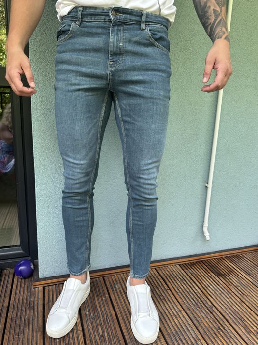 Spodnie skinny pull and bear