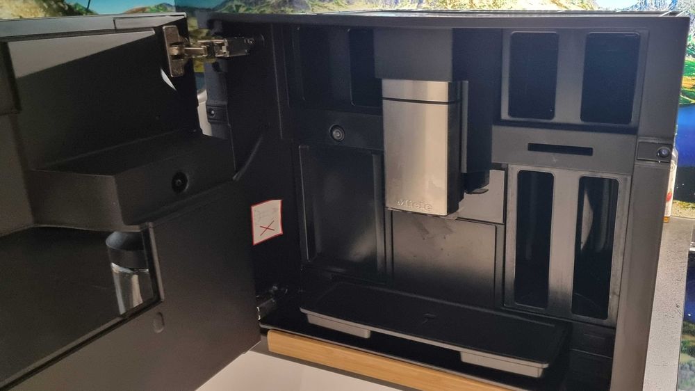 Kawiarka, ekspres do kawy Miele CVA 7845 czarny, przyłącze wody