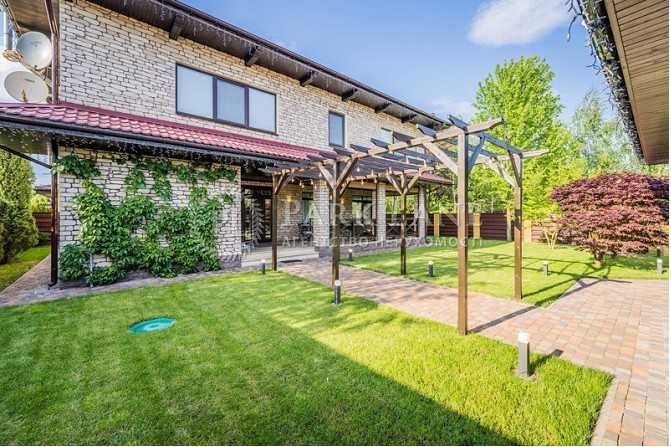 Березівка. КМ Козирна Карта. Будинок з дуже гарним ремонтом.