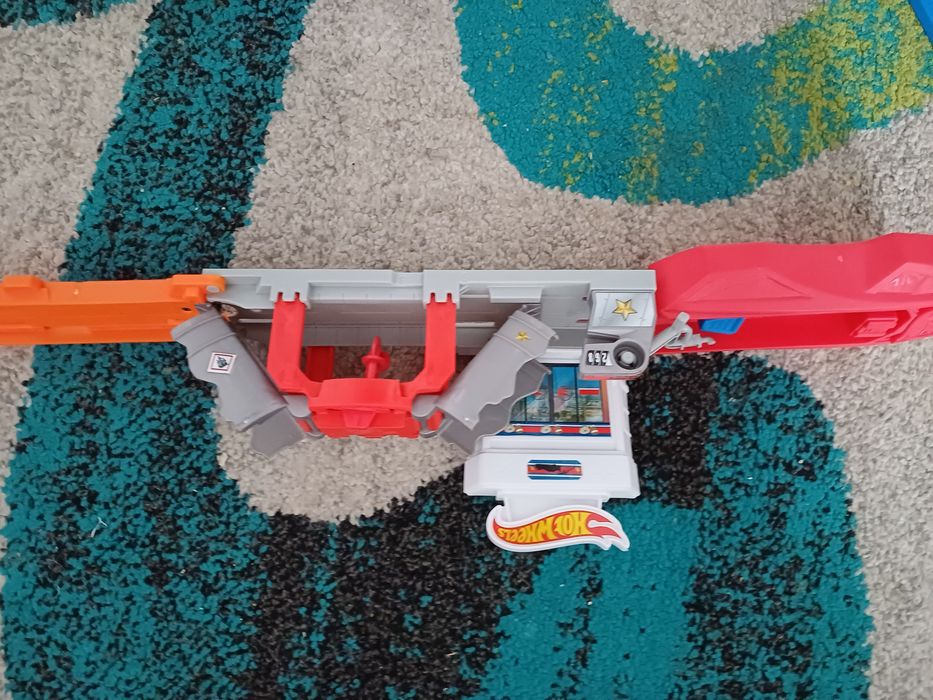 Hot wheels , zestawy resoraki , monster truck