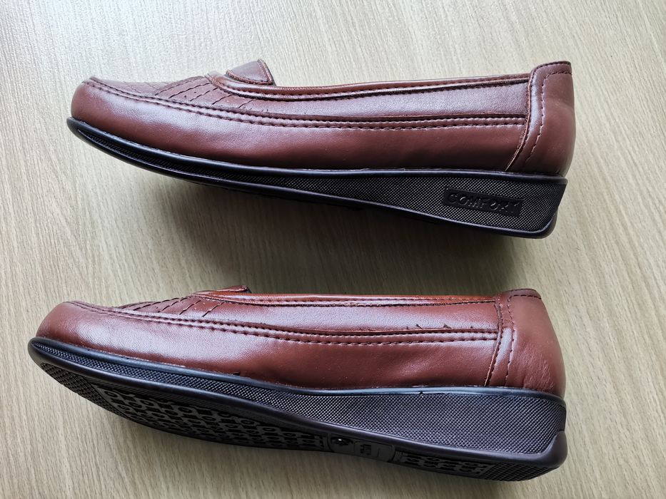 Sapato ortopédico castanho