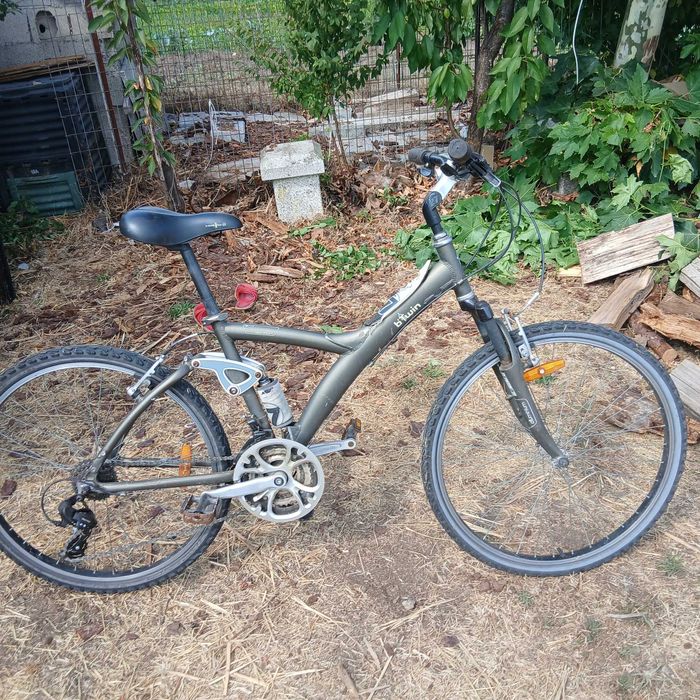 Bicicleta em segunda mão para aproveitamento de peças