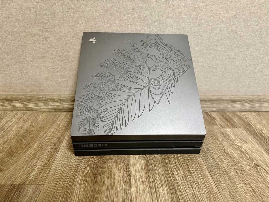 PS4 Pro The Last of Us II Limited Edition 1 TB — 2 pady, 4 gry