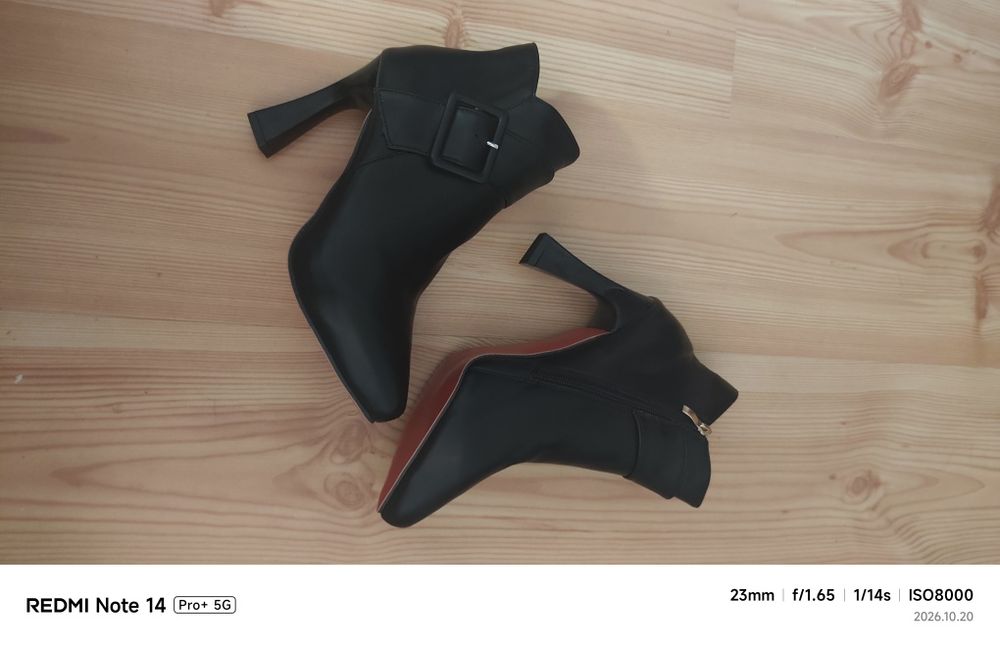 Botki,czarne, skóra eko,czerwona podeszwa,wys.obcas