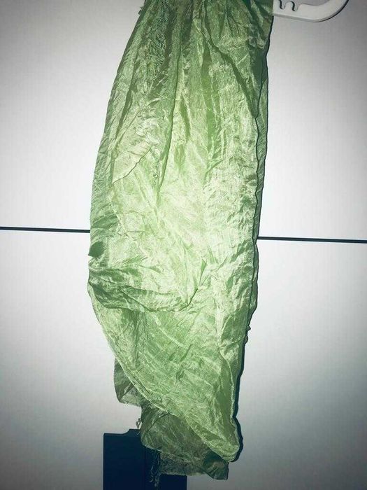 zielony szalik jedwabny Aryton