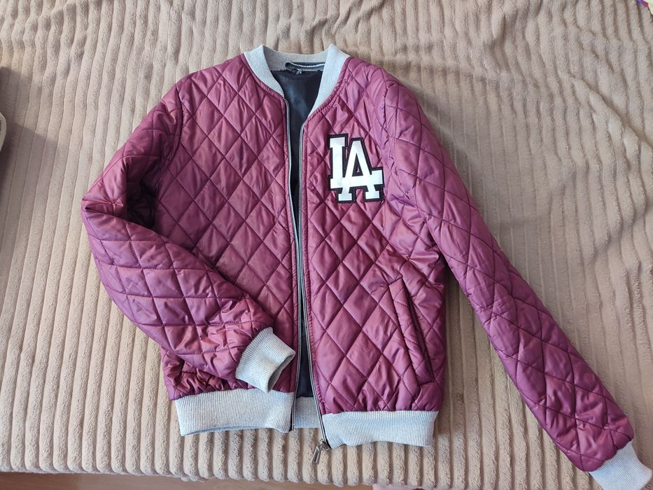 Продам куртки, підліткоаі на девчінку 44р.а також жіночу 50 р