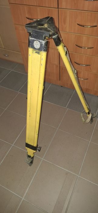 Statyw geodezyjny drewniany