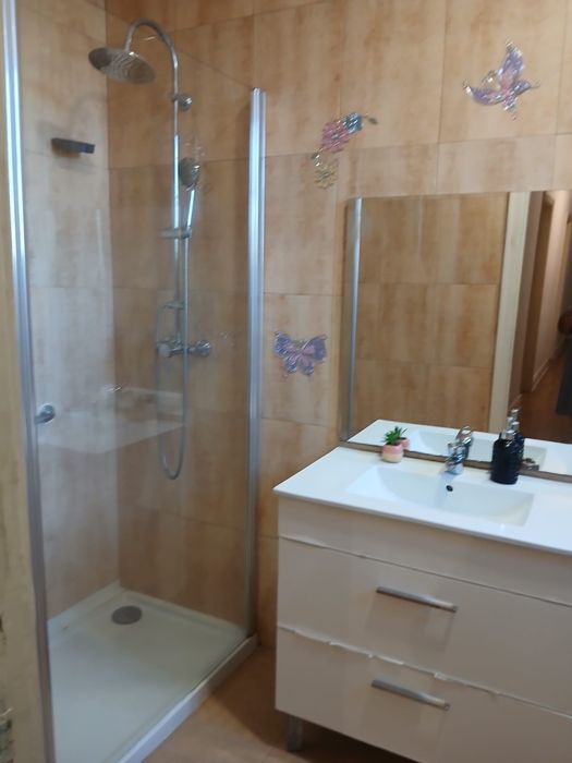 quarto 1 banheiro apenas o quarto no centro da Maia SO PARA MULHERES