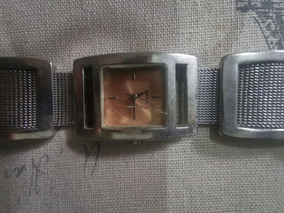 DKNY часы б/у рабочие