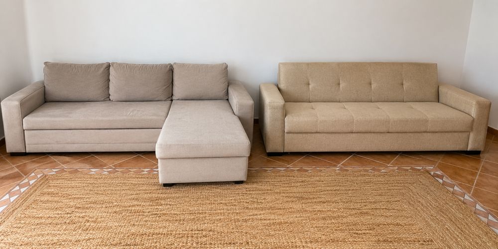 Oportunidade | 2 sofás-cama | 1 deles com chaise-longue