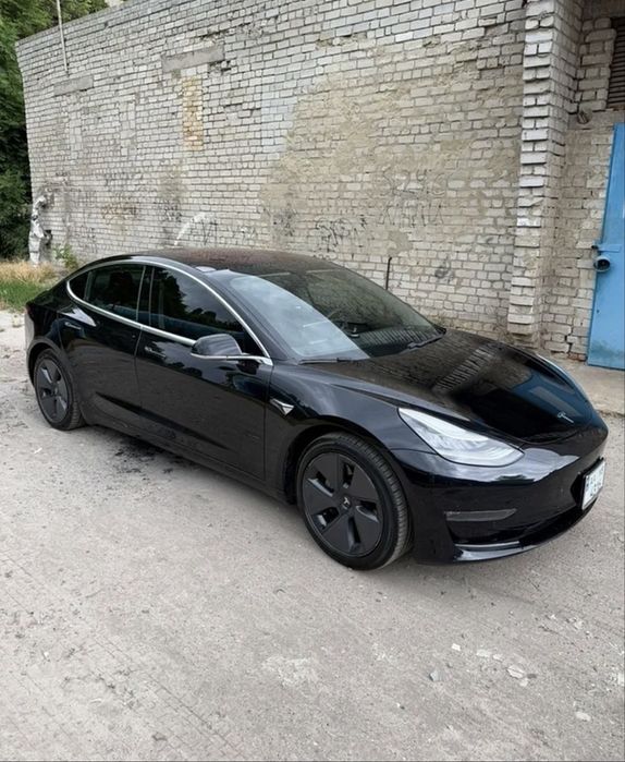 Продаж Tesla model 3 2018 рік
