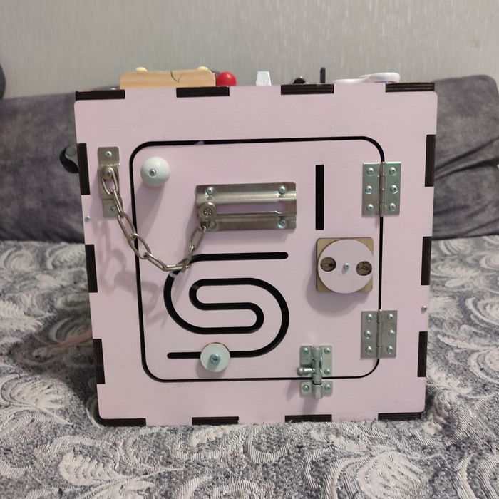 Бізі куб з дверцятами