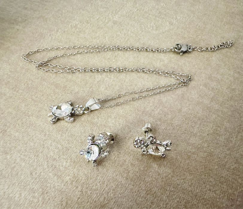 Komplet żółwiki kolczyki plus lancuszek z wisiorkiem