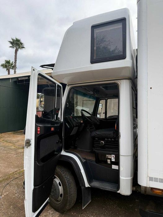 Mercedes 815d Vario - 2006 - 100.000km - Ar condicionado - Cabine dormitório