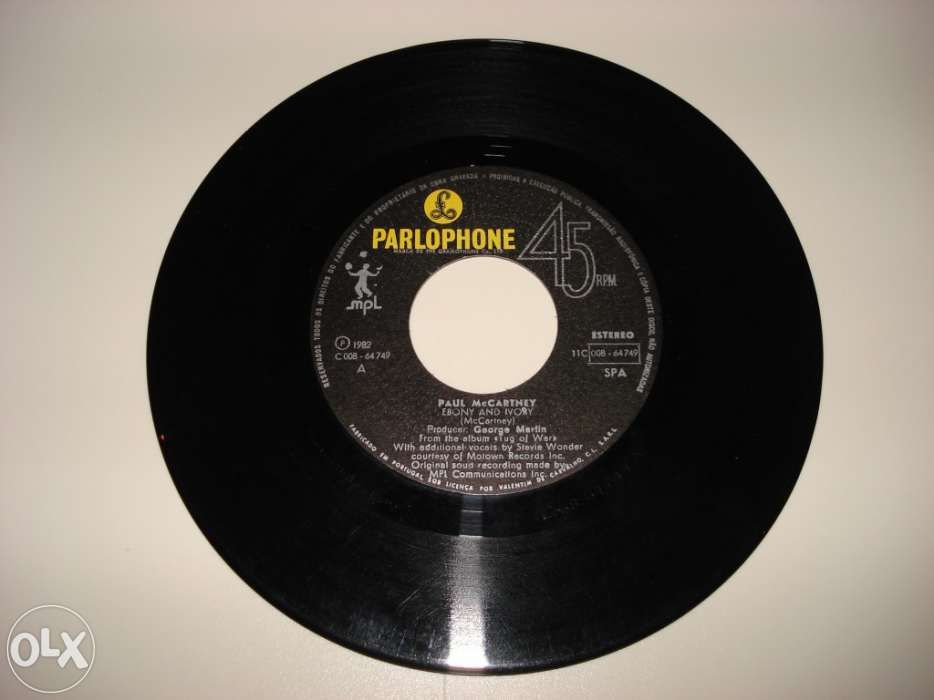 Paul McCartney - "Ebony & Ivory" (1982)