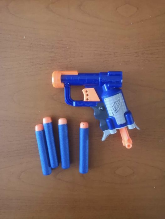 nerf n-strike jolt blaster + 2 strzałki + 2 strzałki zapasowe