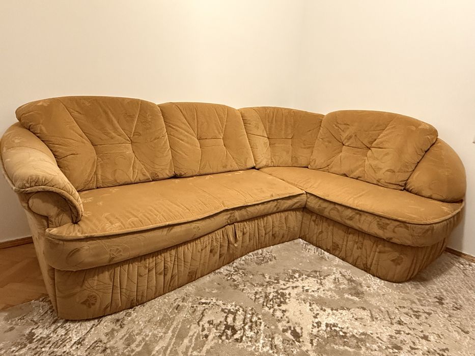 Диван, ліжко, діваль