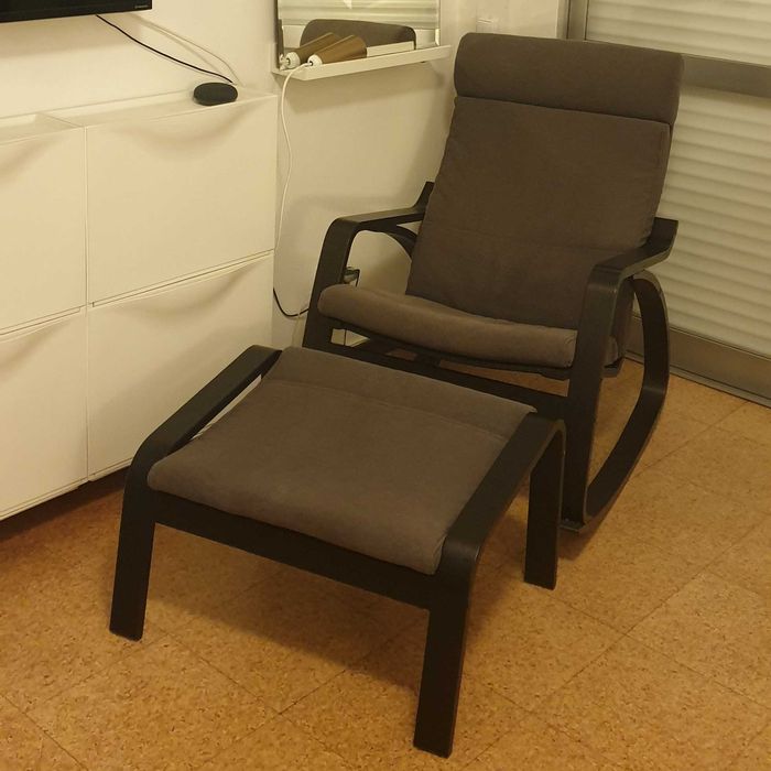 Cadeira de Baloiço IKEA POANG + repousa pés