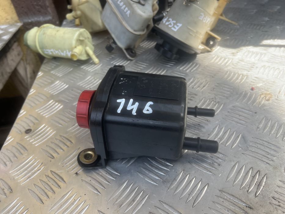 Бачок гидроусилителя альфа Ромео 146 Alfa Romeo