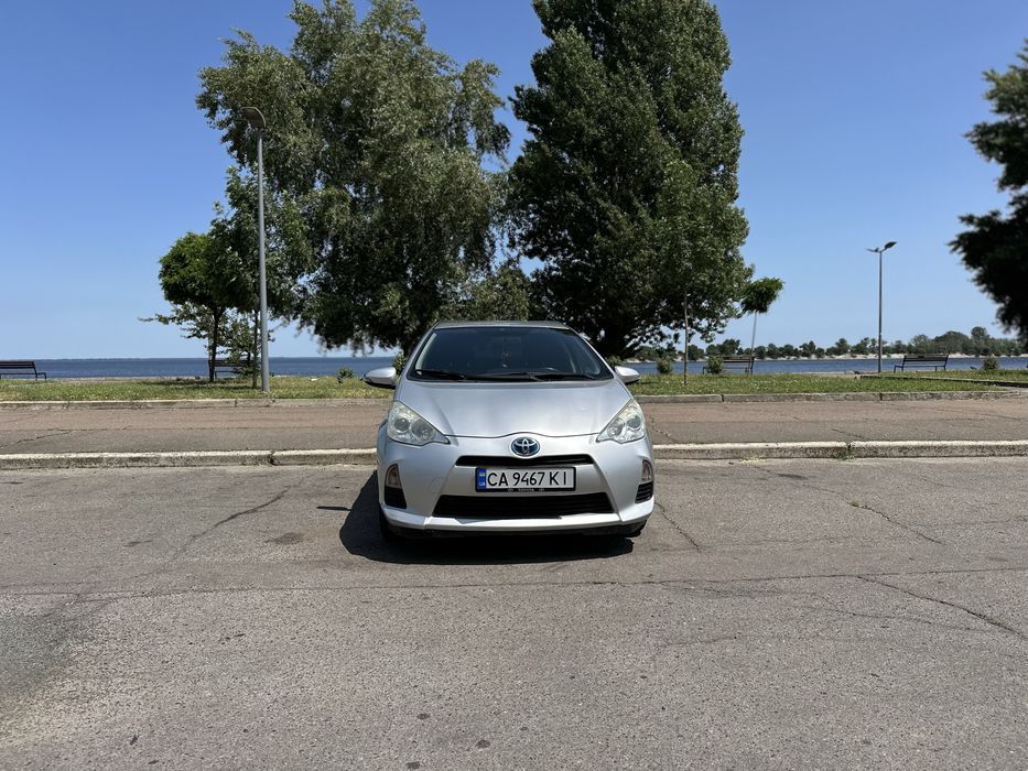 Toyota Aqua гібрид