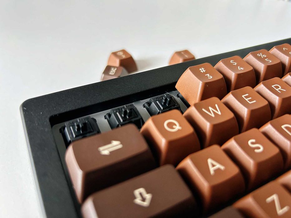 Monsgeek M7W — преміальна механічна клавіатура ручної збірки