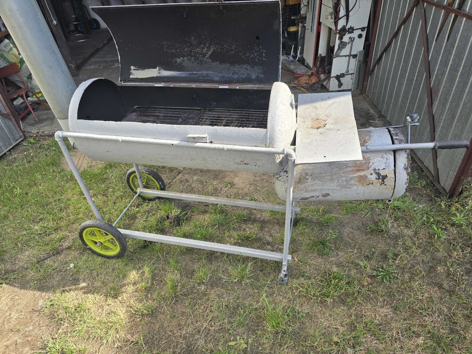 Grill z wędzarką