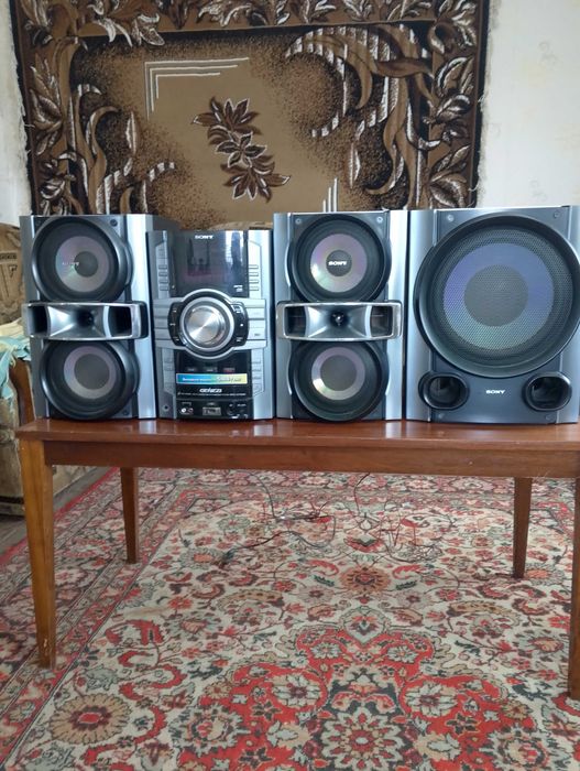 Продам музыкальный центр Sony б/у в хорошем рабочем состоянии.