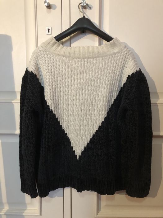 Malha com decote em V