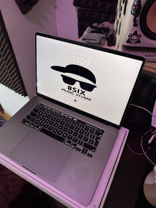 Macbook pro 2020 intel i9 32gb ram 512ssd