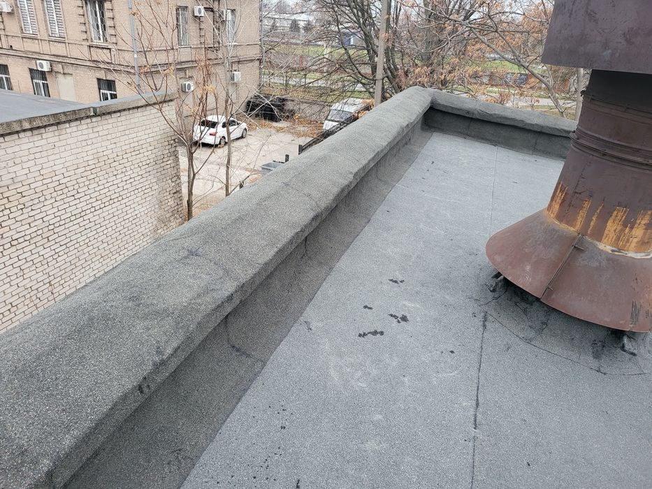 Ремонт крыши гаража  еврорубероидом материал +работа 6500гривен.