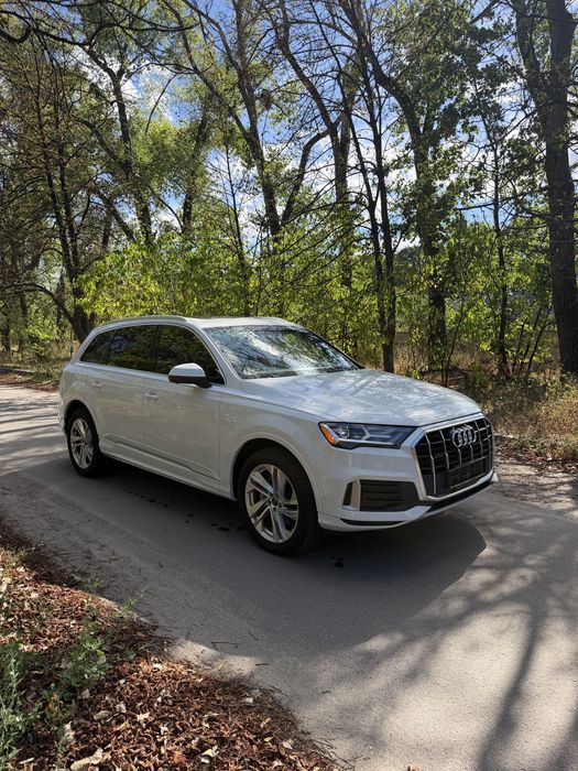 Продам Audi Q7 2021