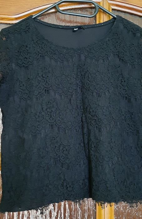 Czarna koronkowa bluzka Sinsay S