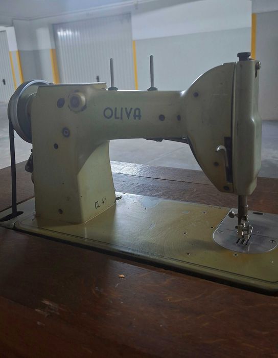 Máquina de costura em bom estado