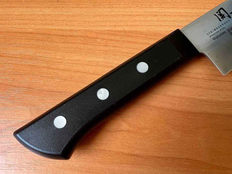Кухонный японский нож Сантоку KAI Sekimagoroky Wakatake