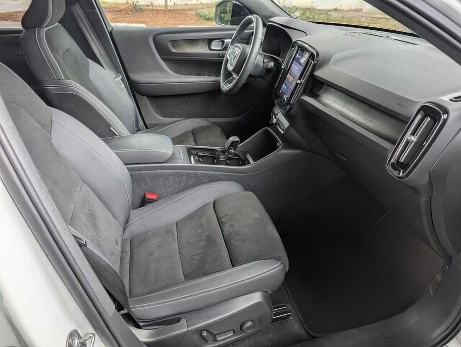 Volvo C40 Recharge      2023