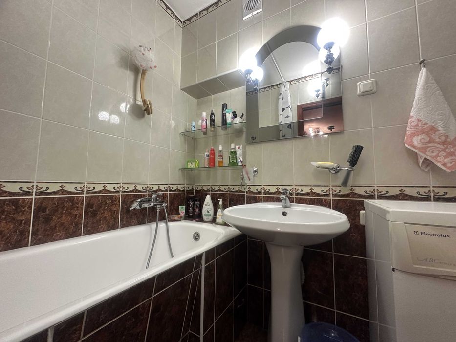 В продаже двухкомнатная квартира в центре города