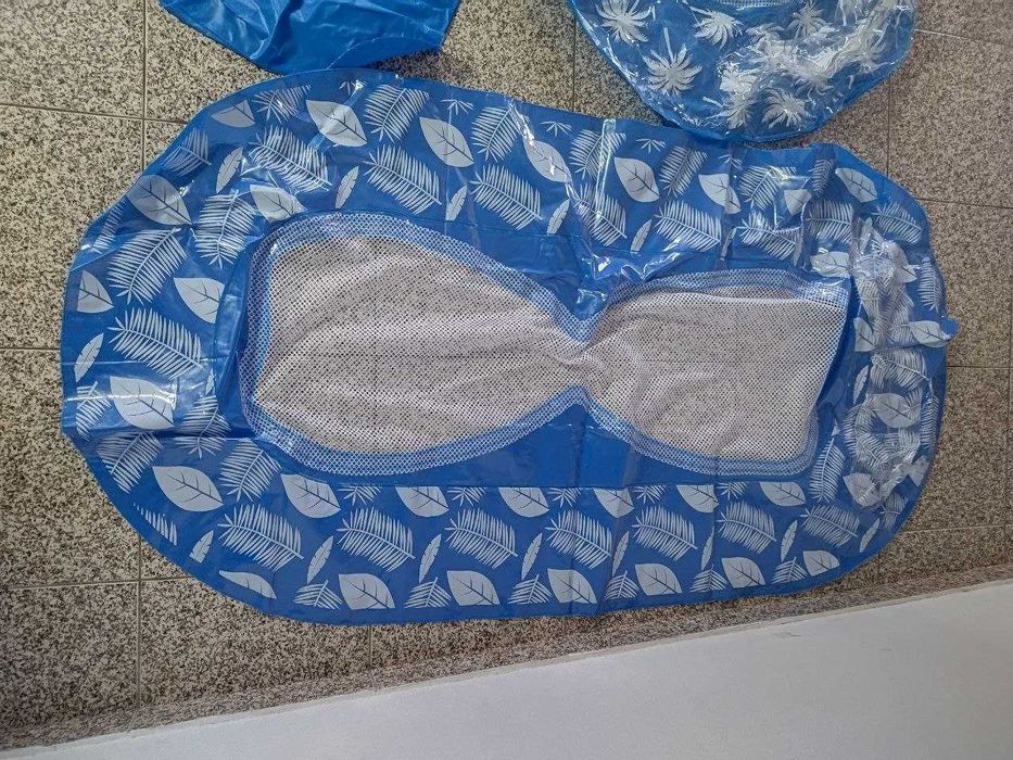 Conjunto de colchões (boias) infláveis ​​para piscina.