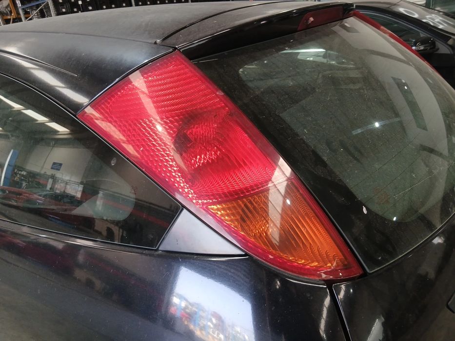 Farolim esquerdo FORD Focus I (DAW, DBW)