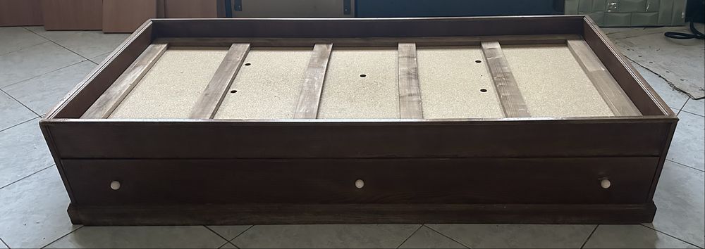 Cama indivdual com gavetao para cama ou arrumação 190x90cm