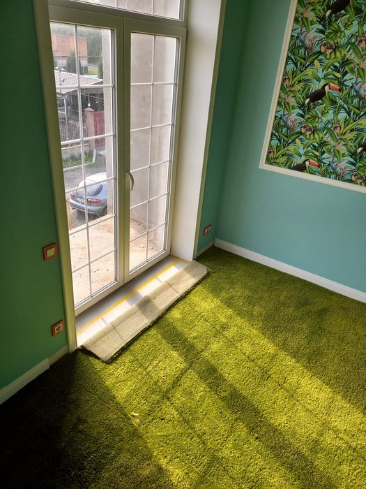 Укладка ламината, настил линолеума, ковролина плинтуса. Поклейка обоев