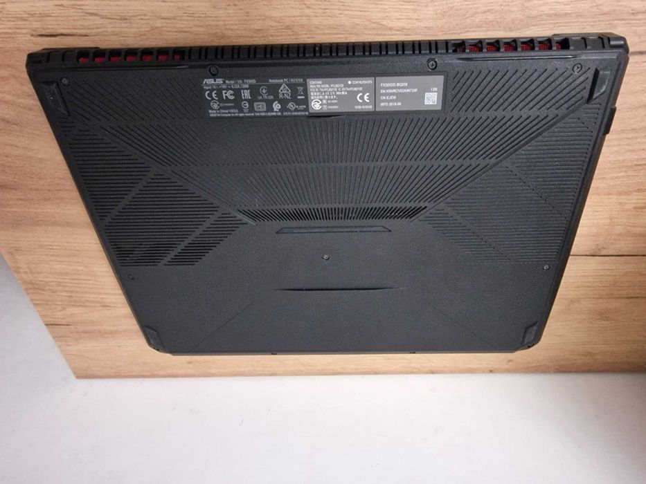 Asus Tuf Gaming FX505D/IPS/Ryzen 5 3550H/16GB/256SSD/GTX1050